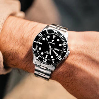 Oruss Sterling Ascend tengeralattjáró svájci óra – Fémes fekete