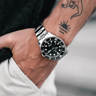 Oruss Sterling Ascend tengeralattjáró svájci óra – Fémes fekete