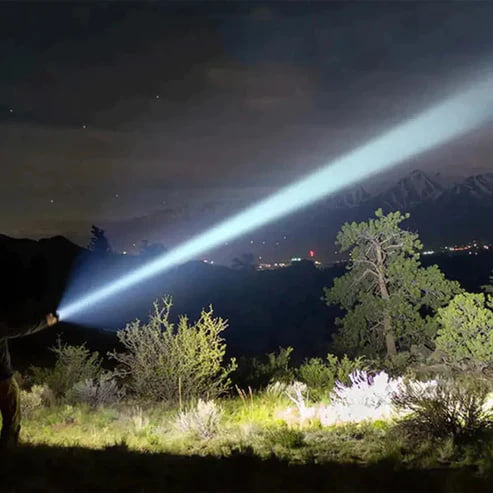 Taktikai zseblámpa készlet német lézerrel + Doboz + Ingyenes pót Akku – TitanLux™